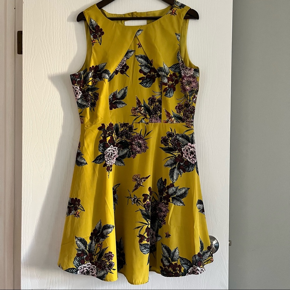 Bright summery dress w/ optional belt. Mid- length with front and back neckline